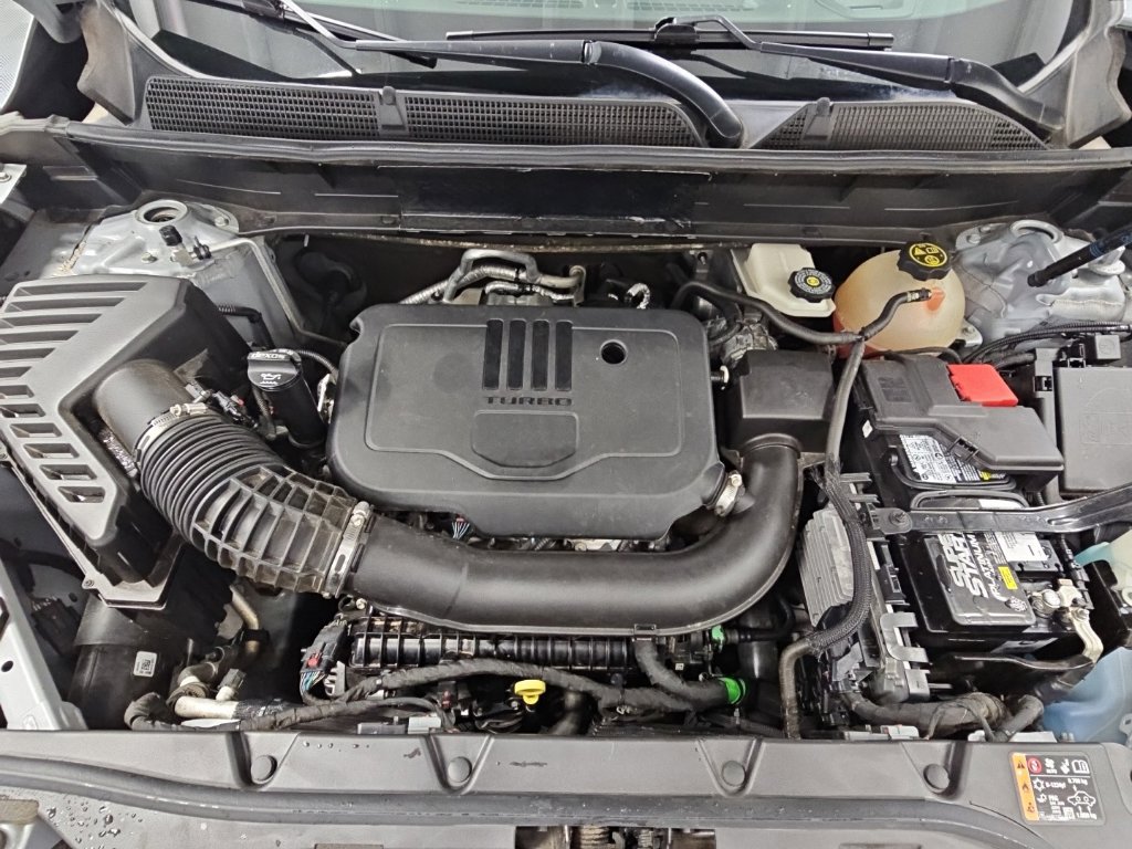Used 2022 GMC Acadia SLE w/ Driver Convenience Package FWD image 42