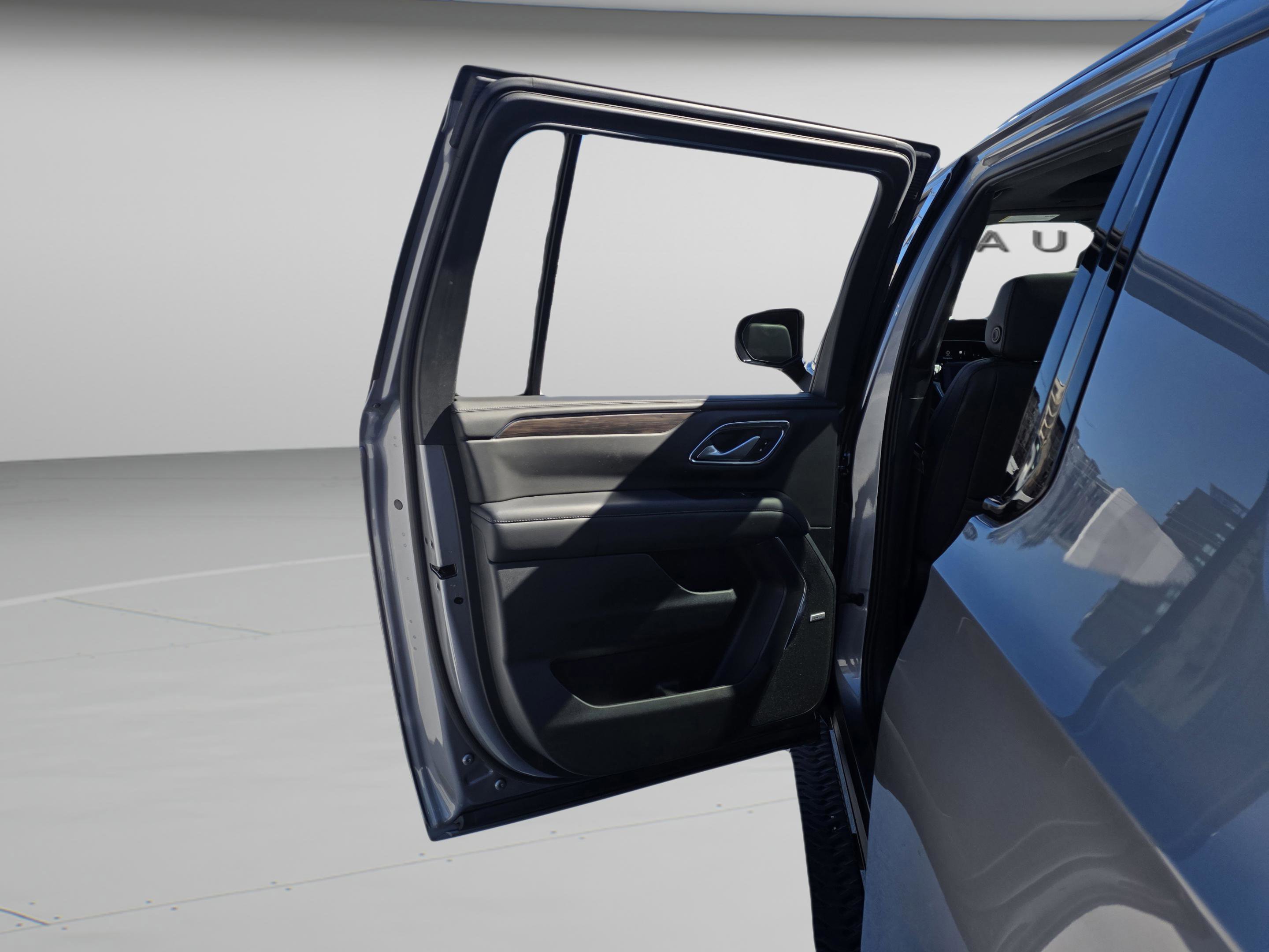 Used 2022 Chevrolet Suburban Z71 w/ Z71 Off-Road Package image 18