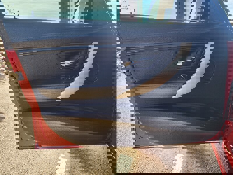 Used 2018 BMW 320i Sedan w/ Convenience Package image 18