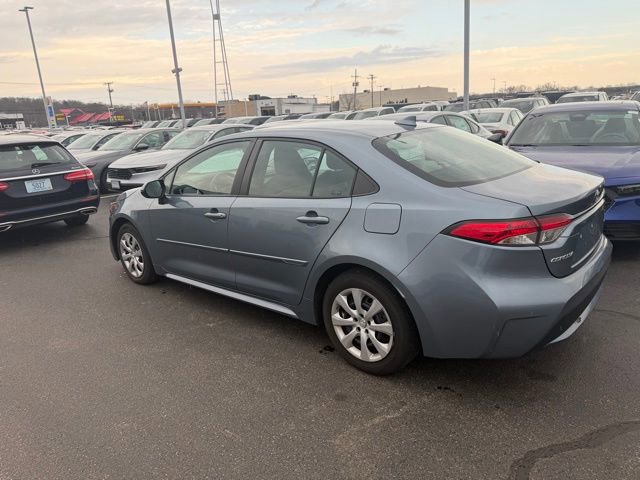 Used 2021 Toyota Corolla LE image 4