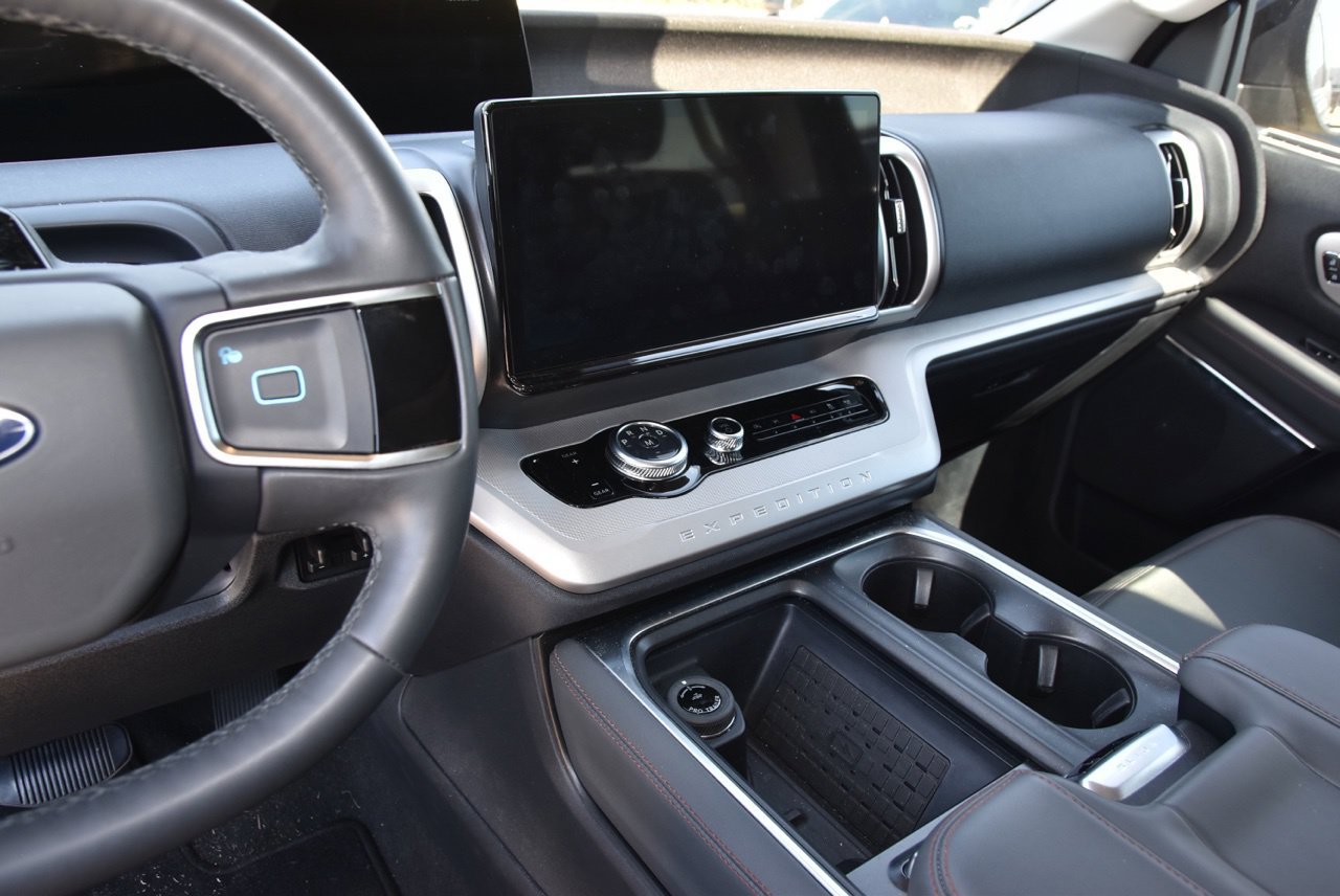 Used 2025 Ford Expedition Active RWD image 9
