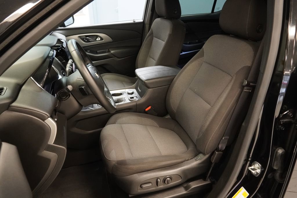 Certified 2023 Chevrolet Traverse LT image 3