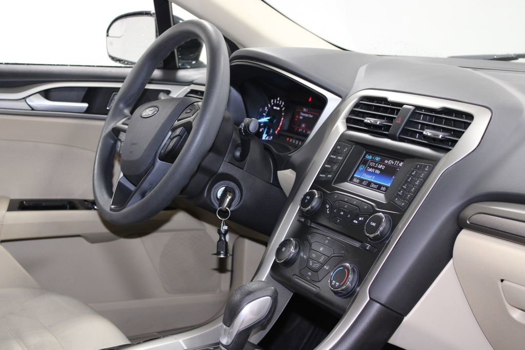 Used 2014 Ford Fusion SE FWD image 27