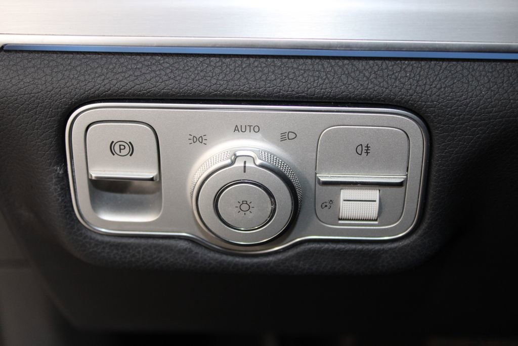 Used 2025 Mercedes-Benz GLS 450 4MATIC image 43