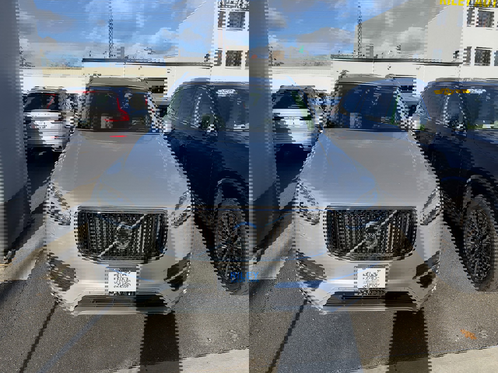 Used 2018 Volvo XC90 T6 Momentum w/ Convenience Package image 2