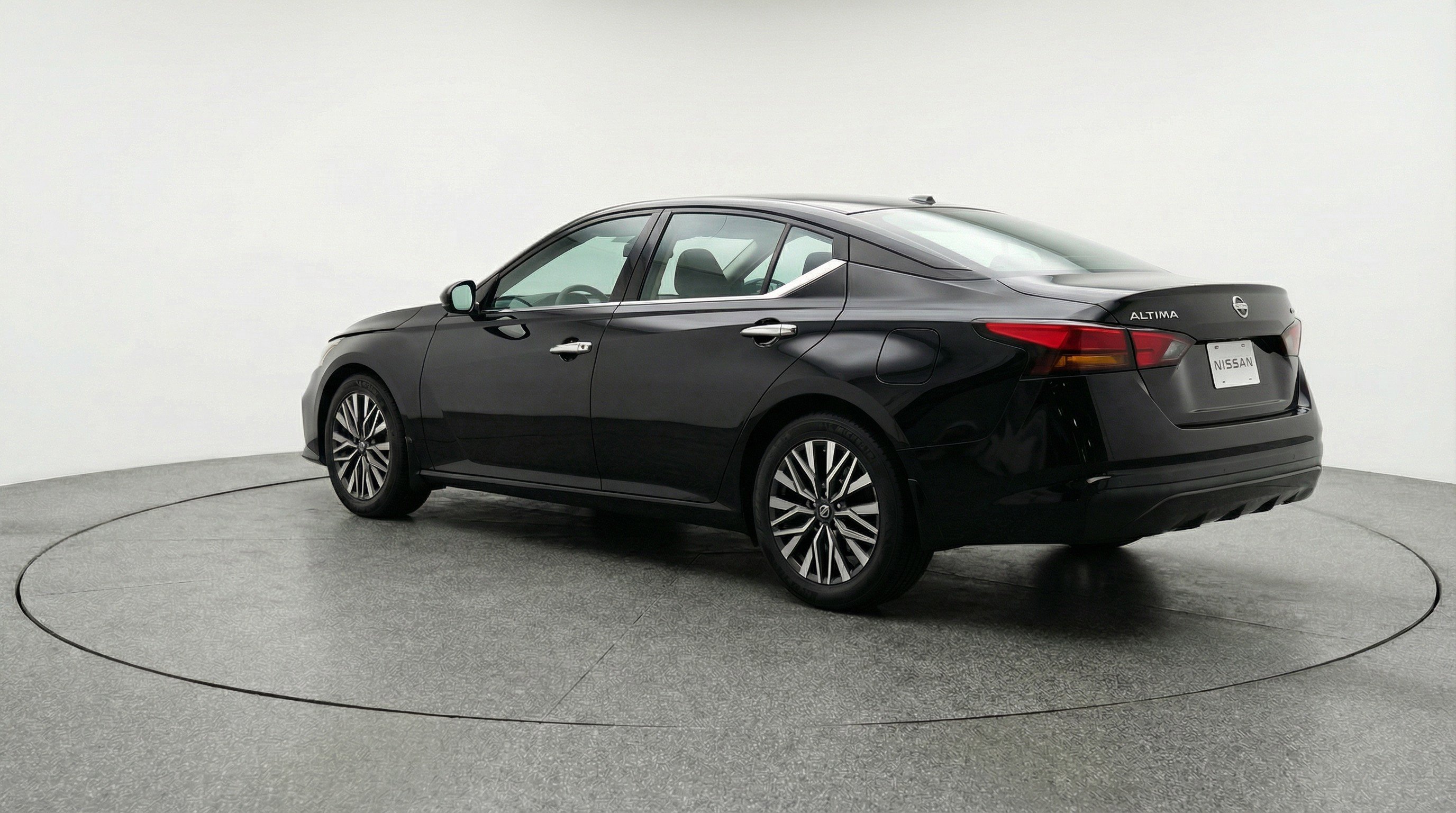 Used 2025 Nissan Altima 2.5 SV image 6