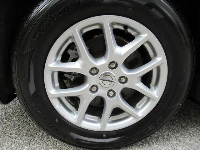 Certified 2023 Chrysler Voyager LX FWD image 8