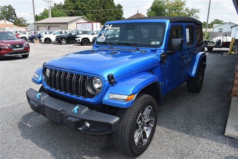 Used 2024 Jeep Wrangler Unlimited w/ Convenience Group AWD/4WD image 7