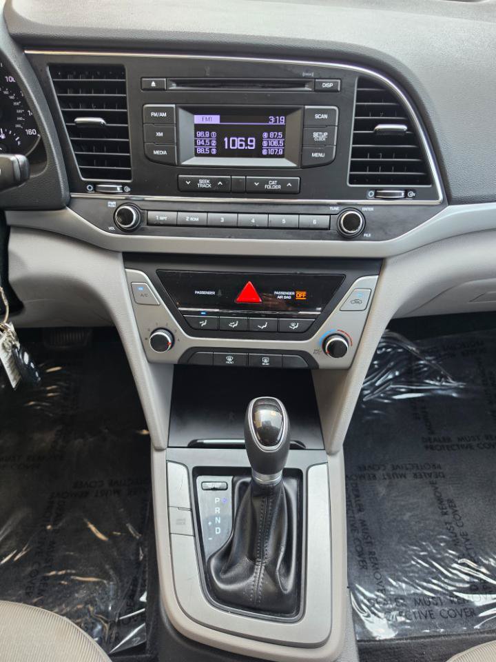 Used 2017 Hyundai Elantra SE FWD image 14