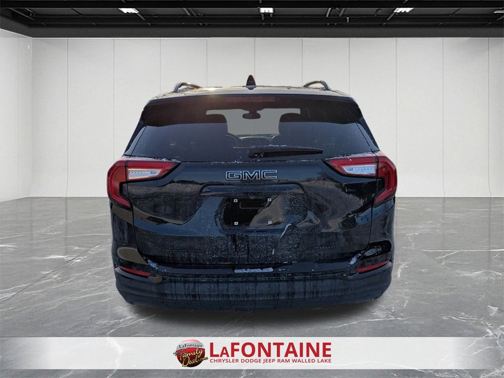 Used 2023 GMC Terrain SLT w/ Elevation Edition image 4