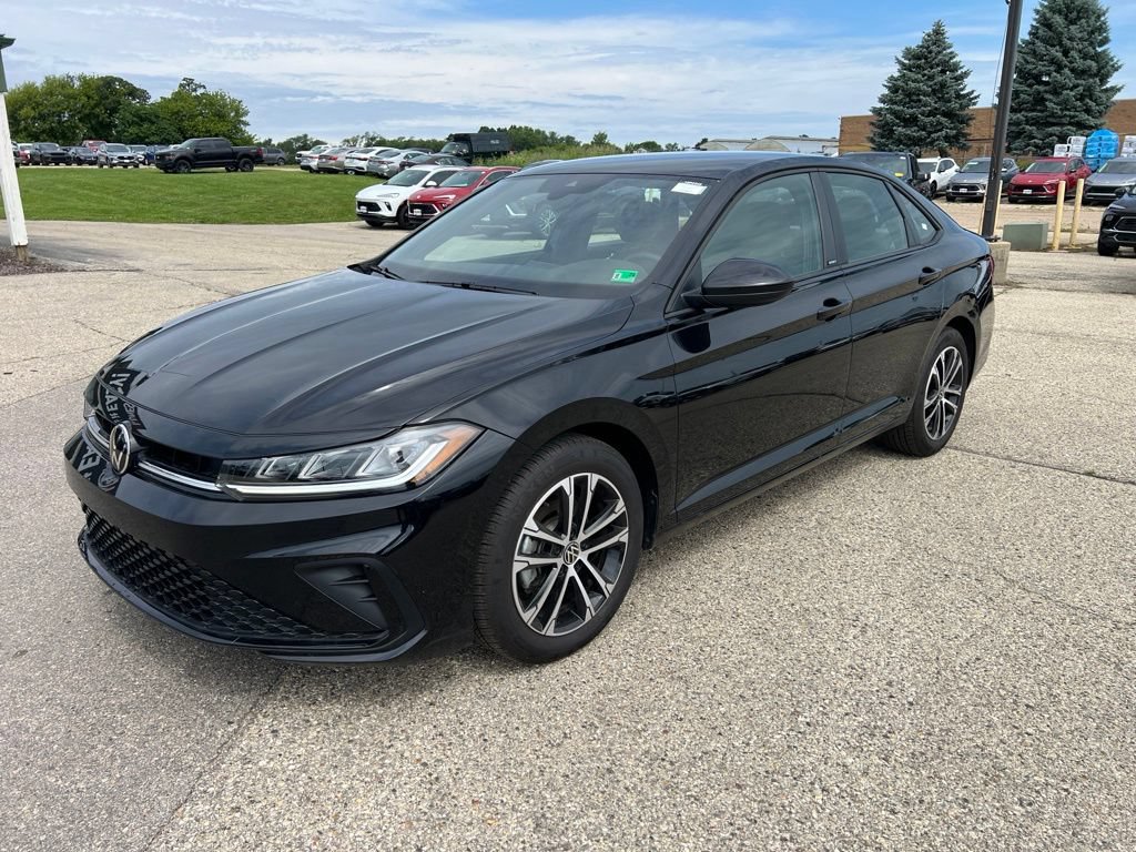 Used 2025 Volkswagen Jetta Sport FWD image 4