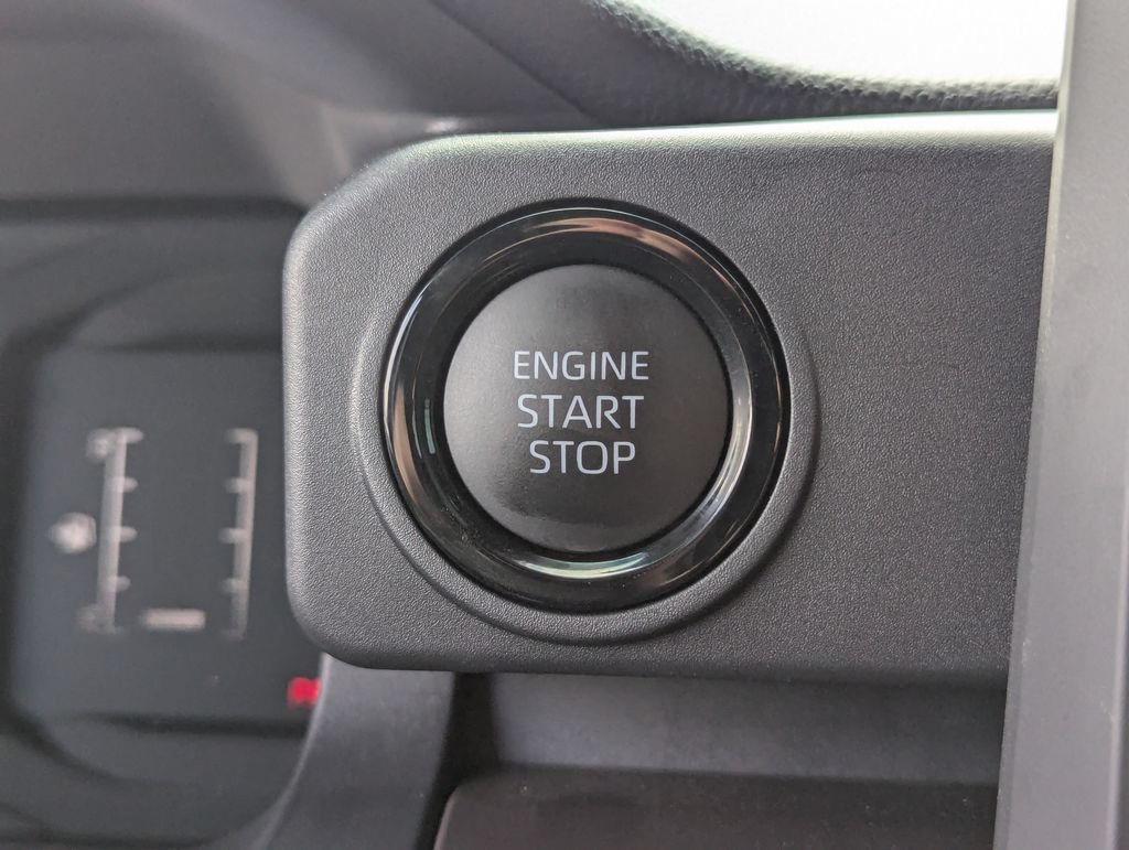 Used 2025 Toyota Tacoma SR5 AWD/4WD image 36