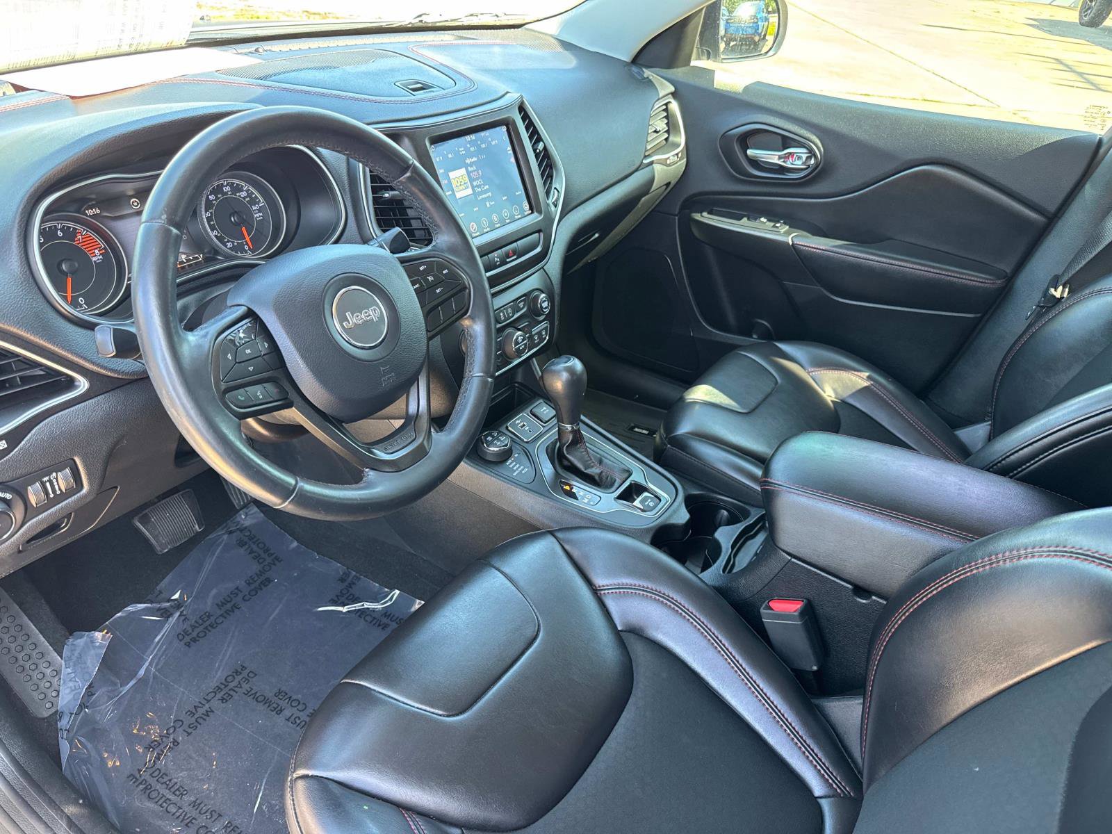 Used 2019 Jeep Cherokee Trailhawk AWD/4WD image 21