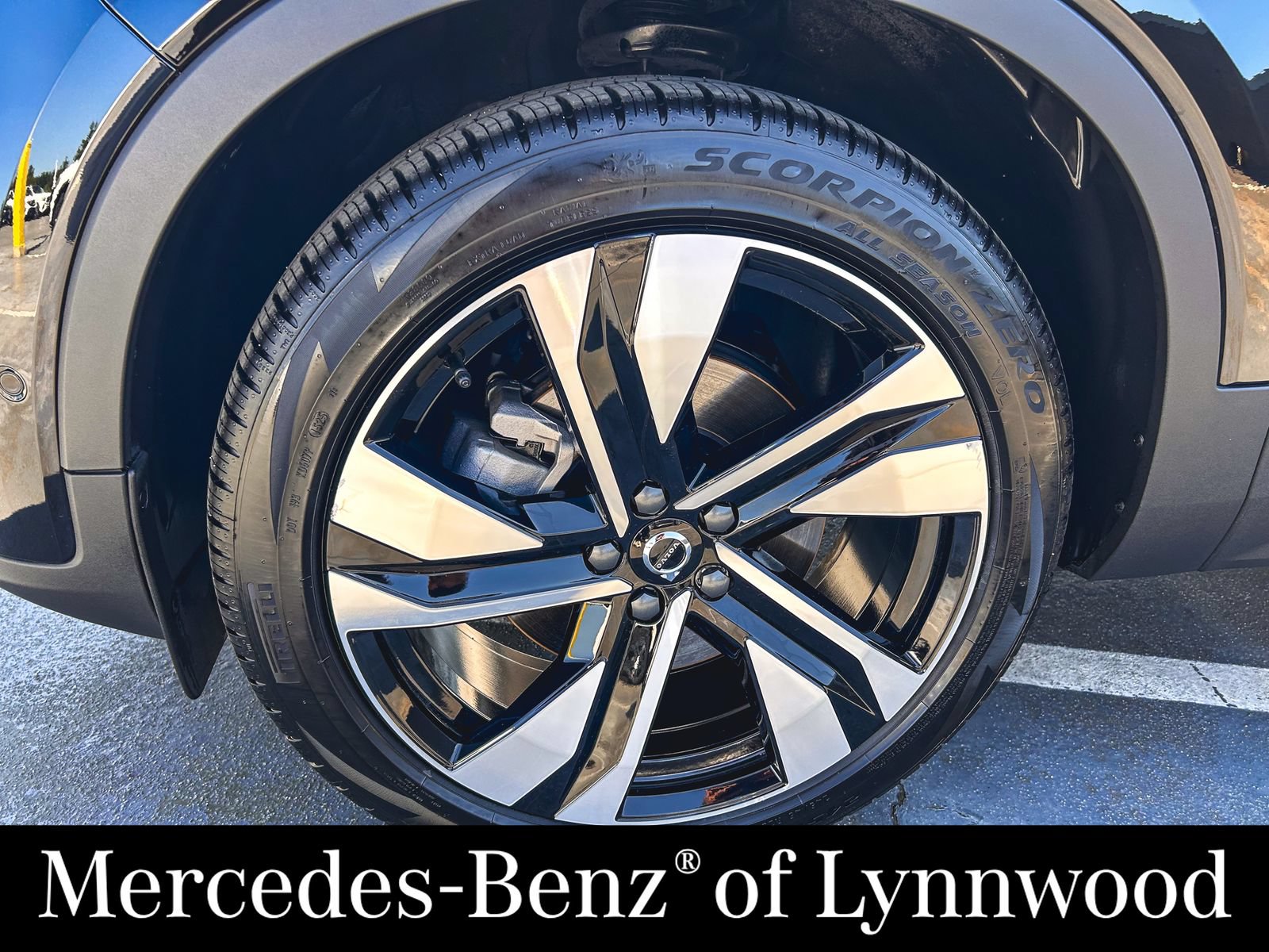 Used 2026 Volvo XC40 B5 Ultra w/ Protection Package Premier AWD/4WD image 3
