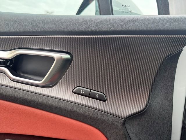Used 2025 Kia Sportage SX image 19