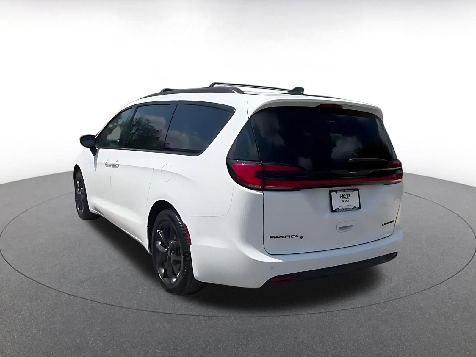 Used 2025 Chrysler Pacifica Limited FWD image 11