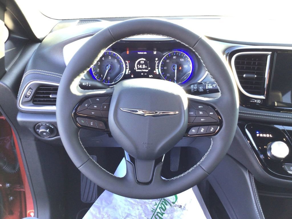 New 2026 Chrysler Pacifica Limited w/ S Appearance Package image 13