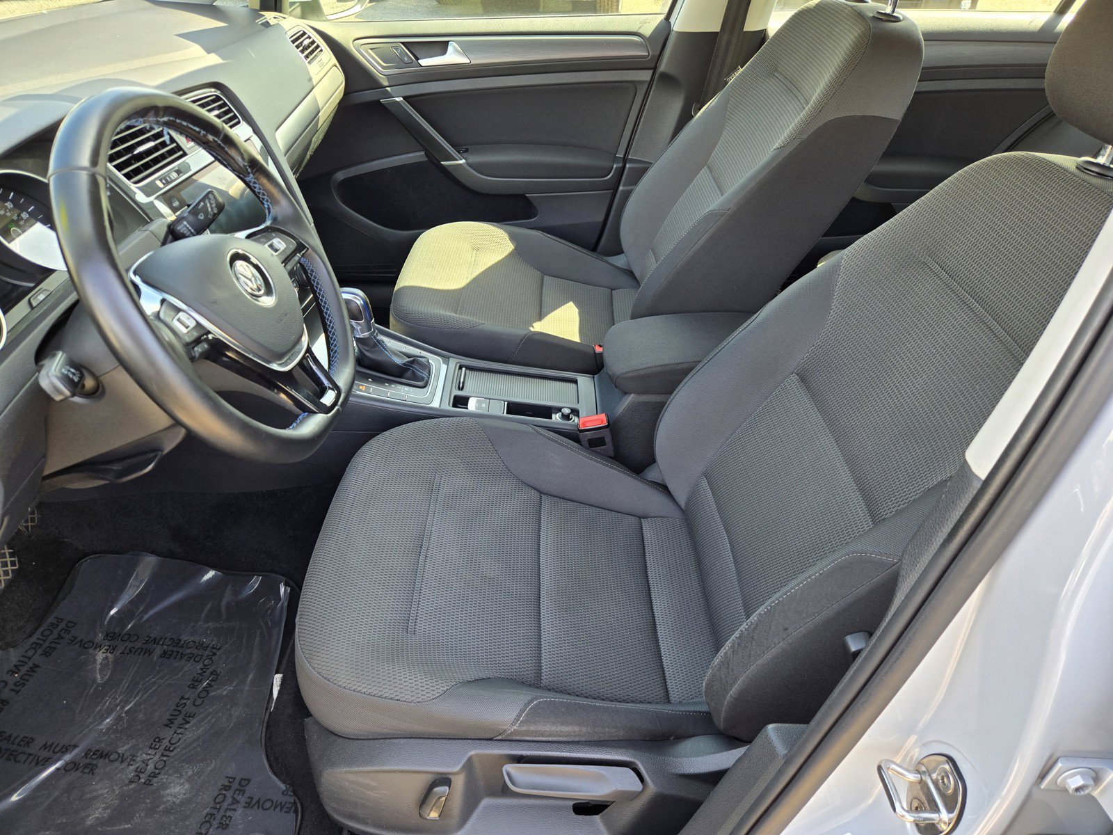 Used 2017 Volkswagen e-Golf SE FWD image 14