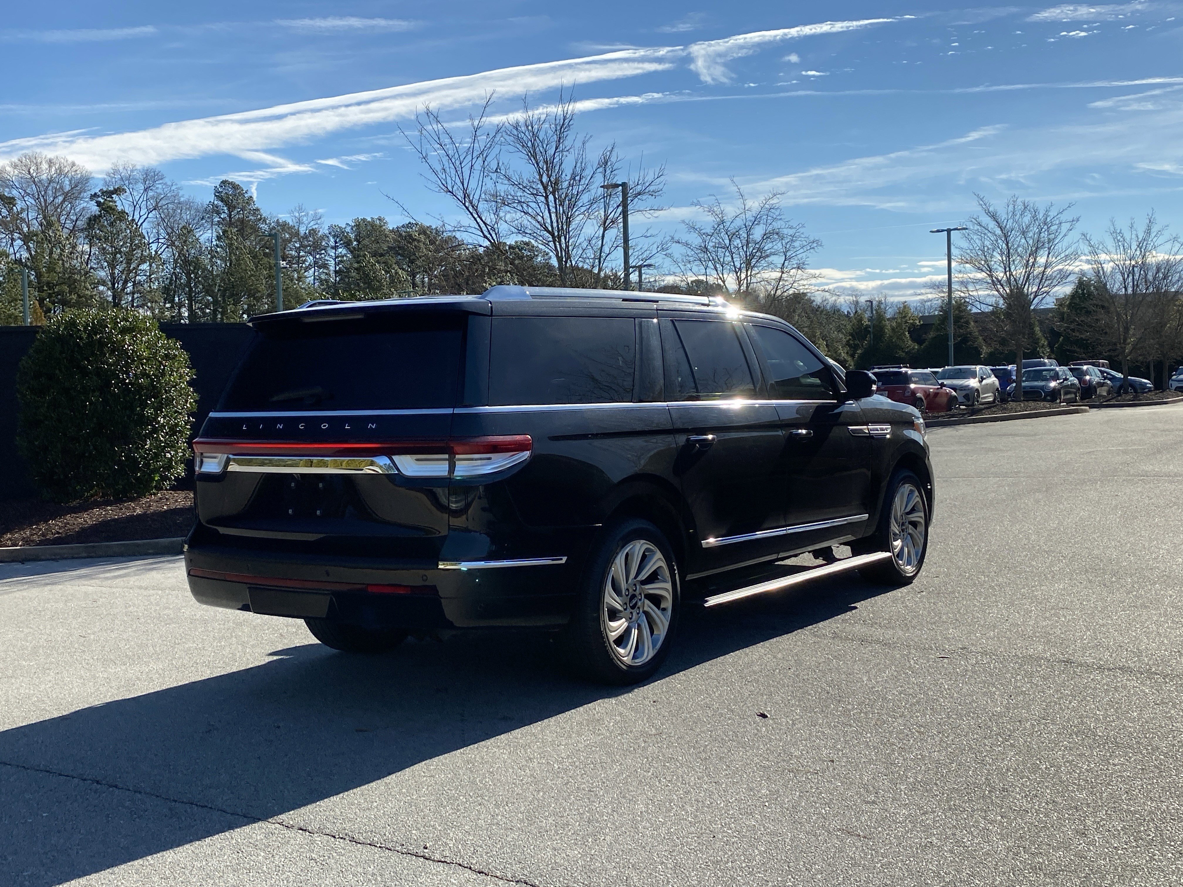 Used 2024 Lincoln Navigator L 4WD image 3