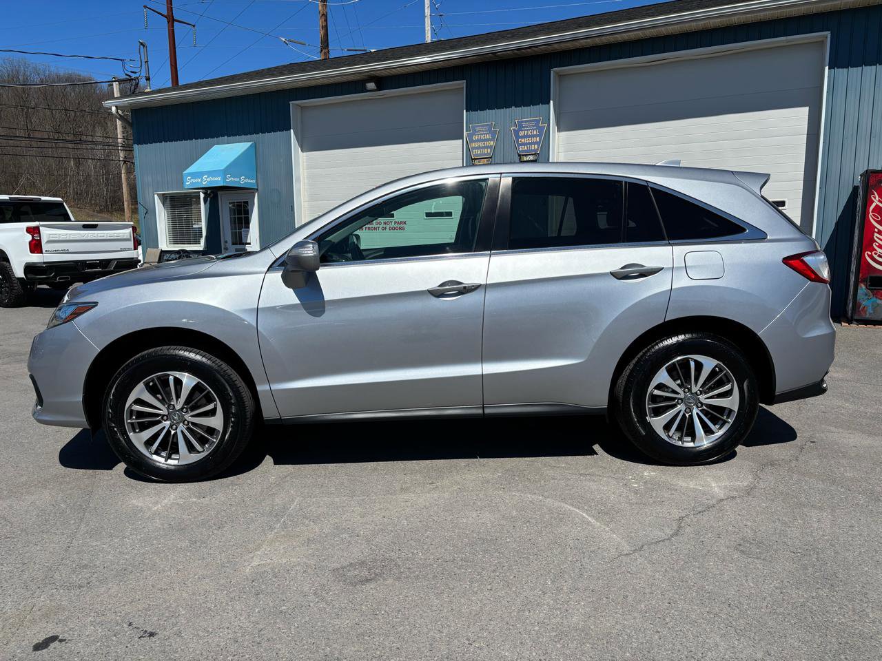 Used 2017 Acura RDX AWD w/ Advance Package image 2