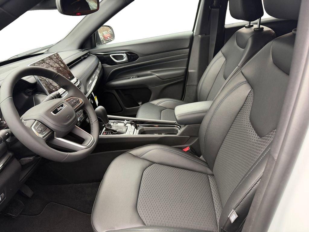 New 2026 Jeep Compass Latitude image 9