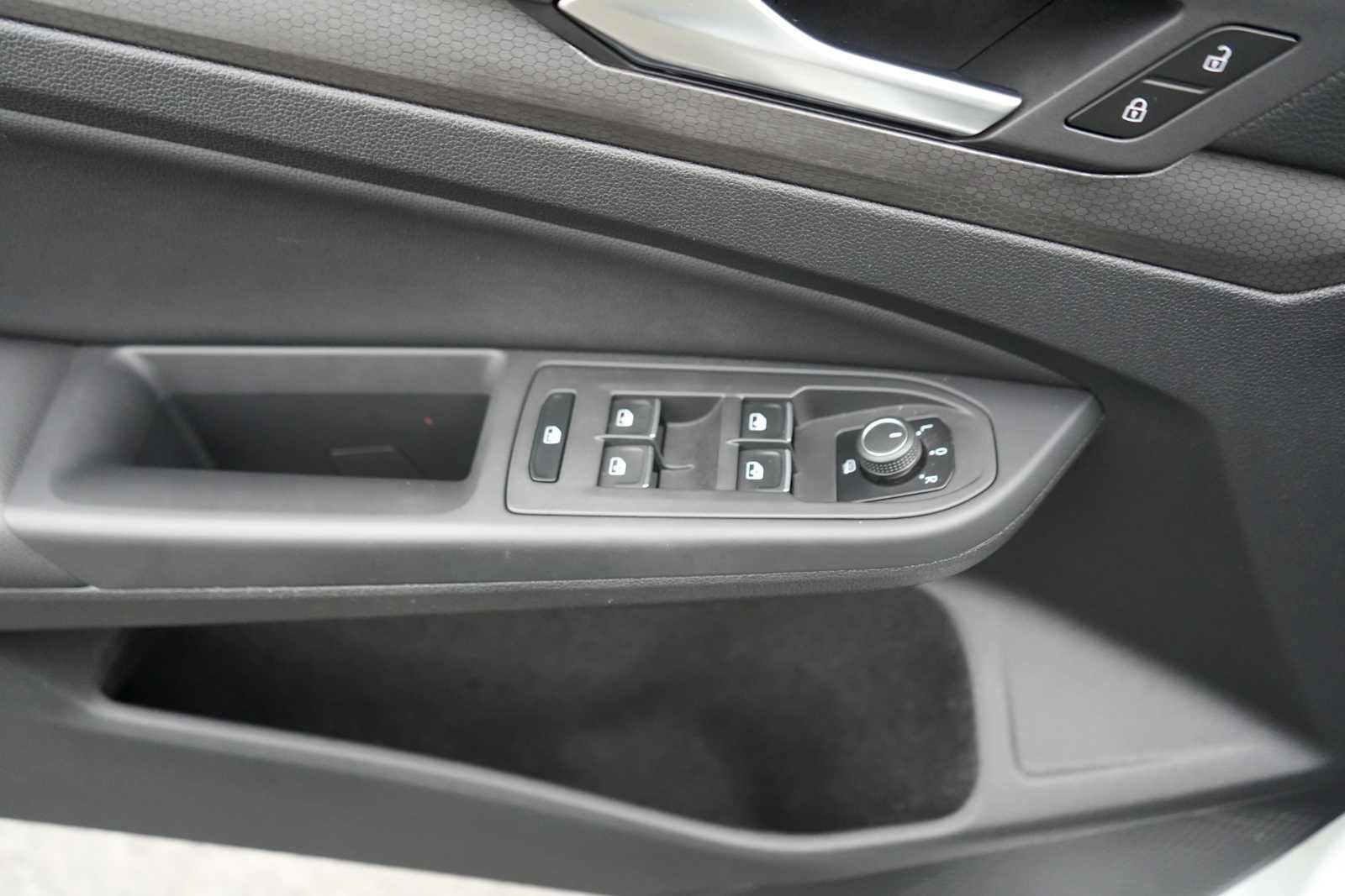 Used 2023 Volkswagen GTI SE FWD image 17