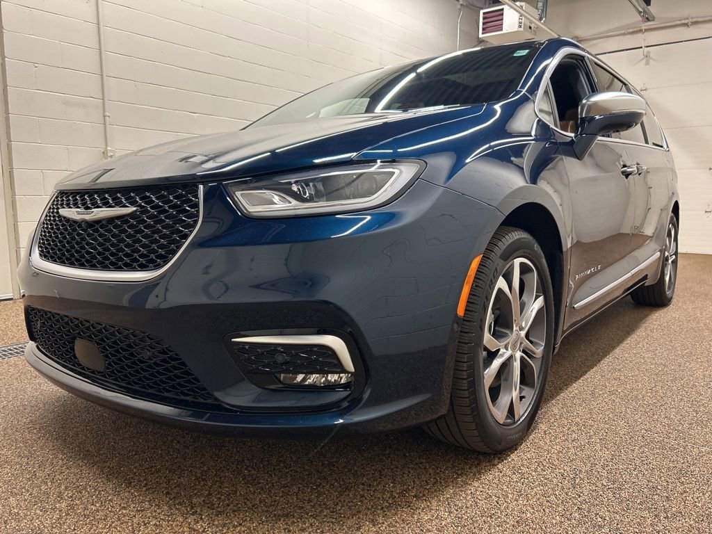 Used 2024 Chrysler Pacifica Pinnacle w/ Trailer Tow Group image 5