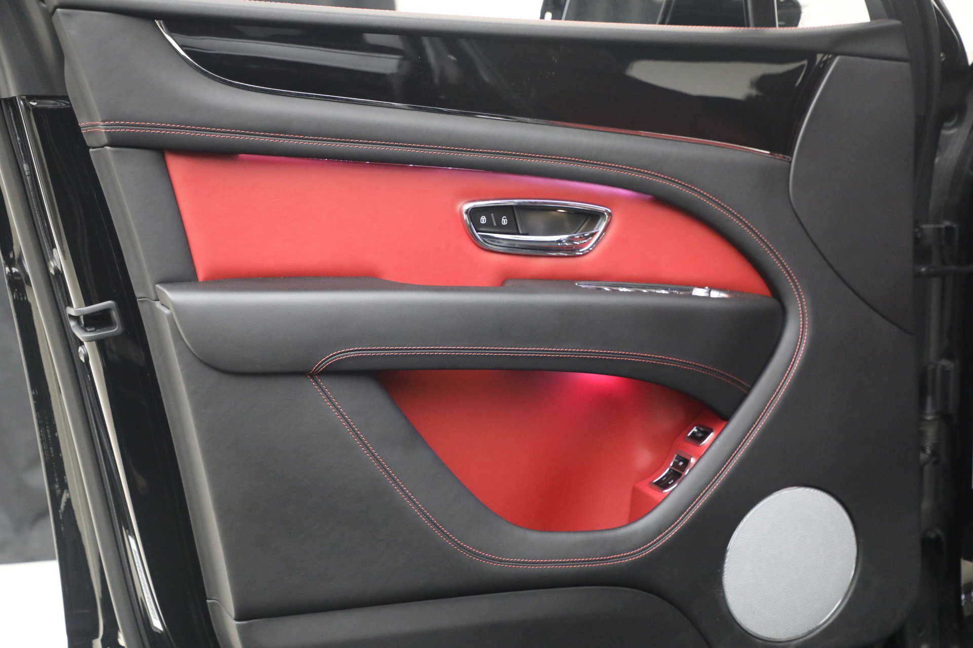 Used 2022 Bentley Bentayga image 18