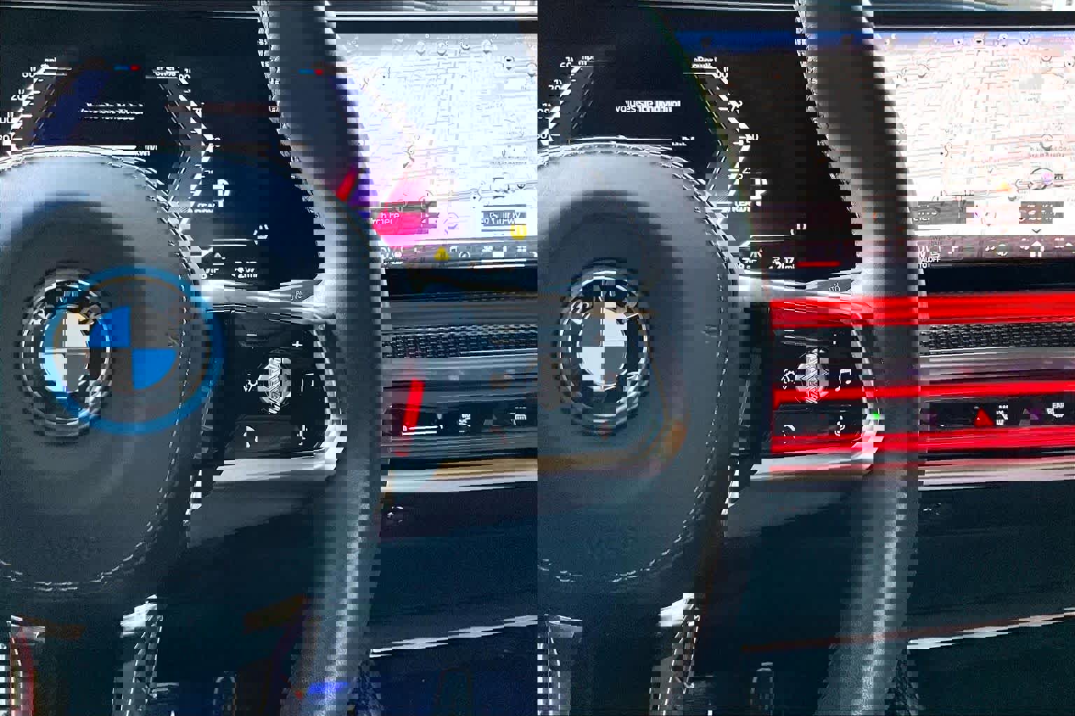 Used 2023 BMW i7 xDrive60 w/ Parking Assistance Package AWD/4WD image 24