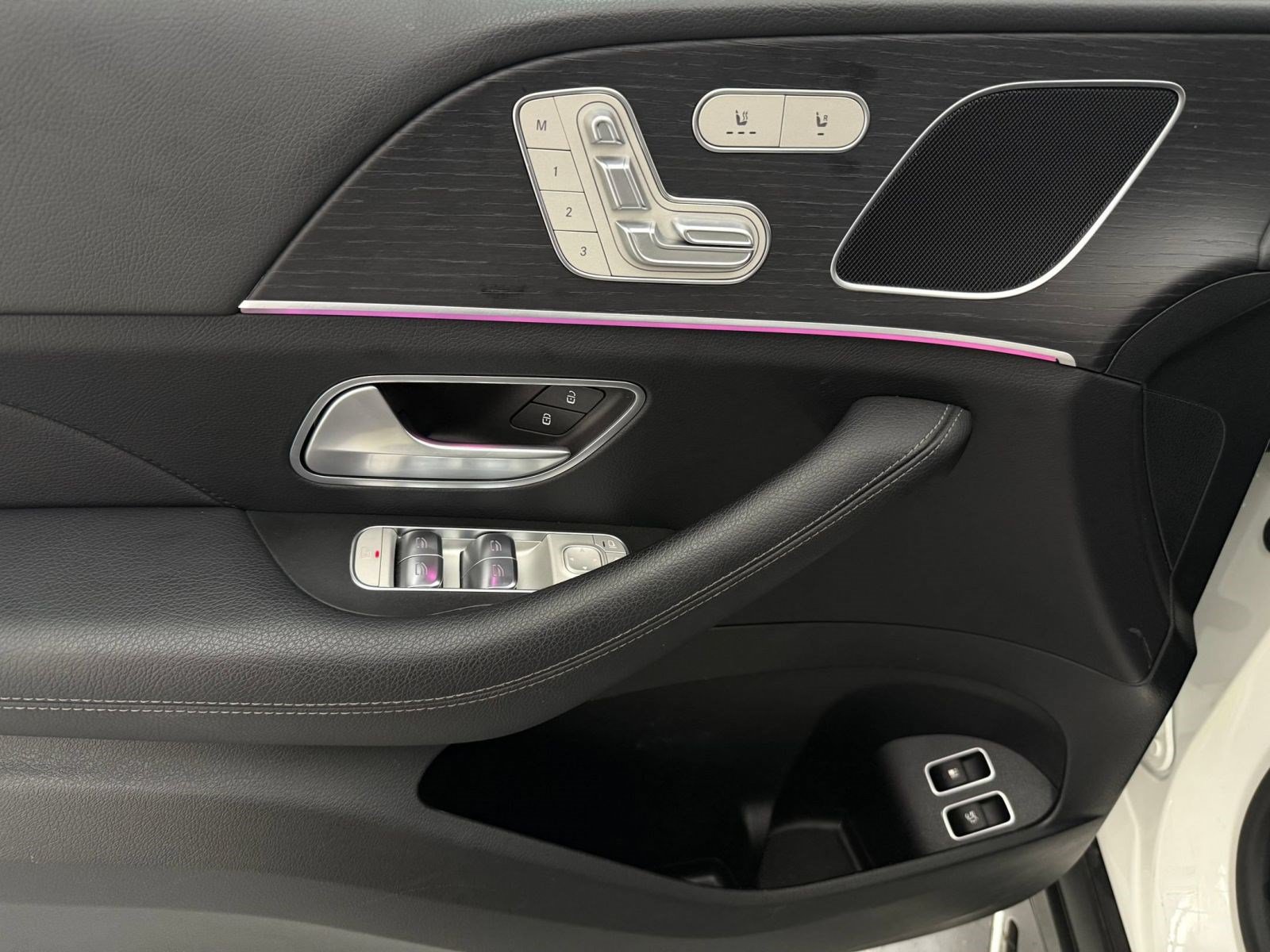 Certified 2025 Mercedes-Benz GLE 450e 4MATIC image 11