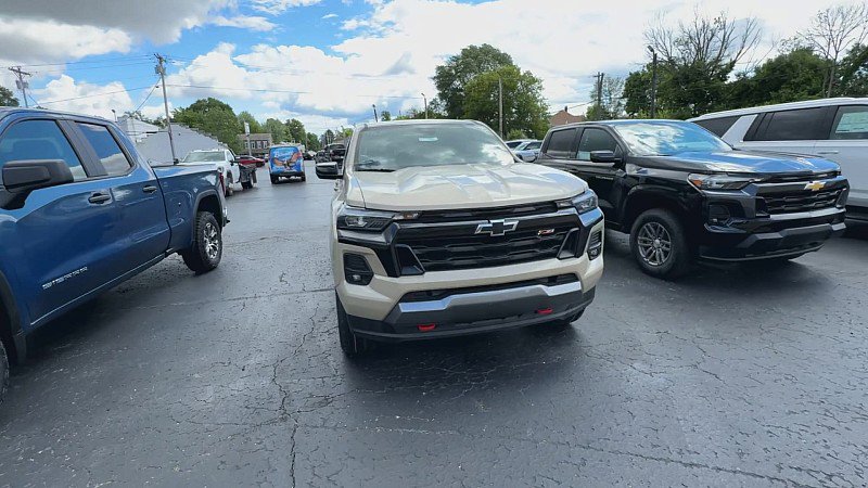 Certified 2024 Chevrolet Colorado Z71 w/ LPO, Dark Essentials Package image 9