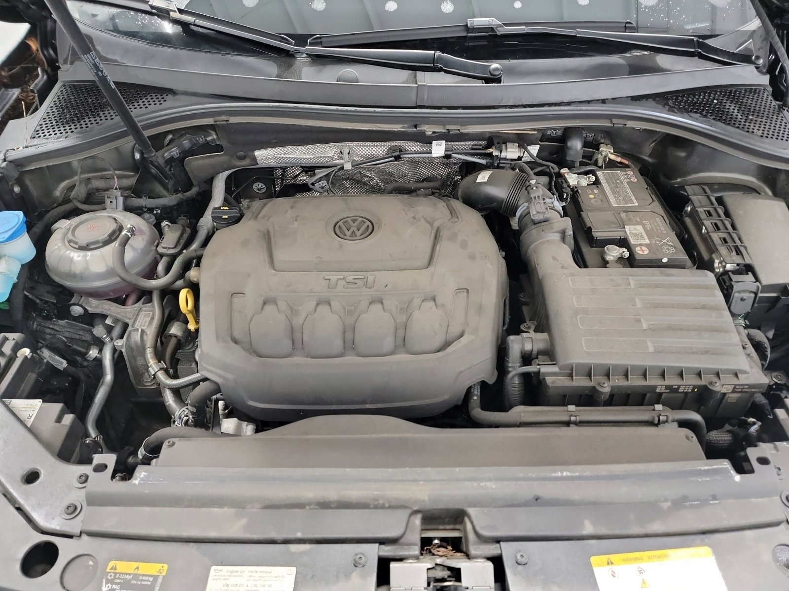 Used 2023 Volkswagen Tiguan SE R-Line AWD/4WD image 25