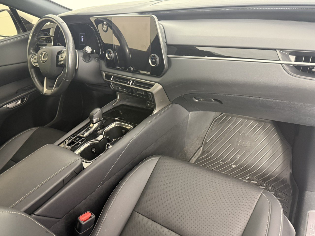 Used 2023 Lexus RX 350h AWD/4WD image 11