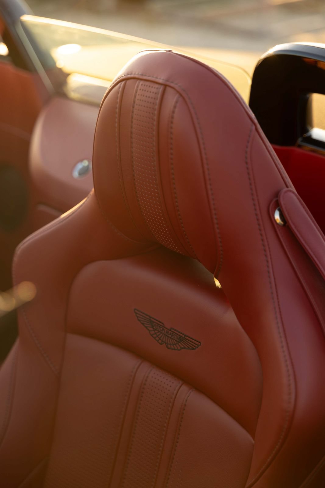 Used 2023 Aston Martin V8 Vantage Roadster RWD image 21