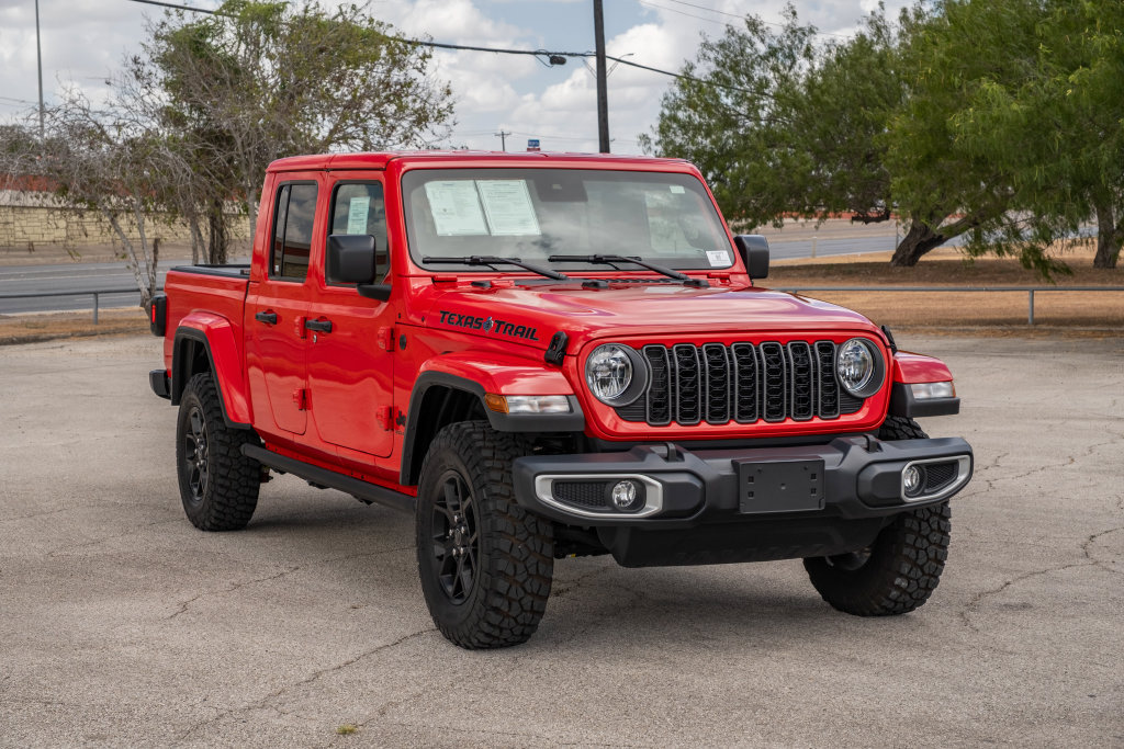 Used 2025 Jeep Gladiator Sport AWD/4WD image 2