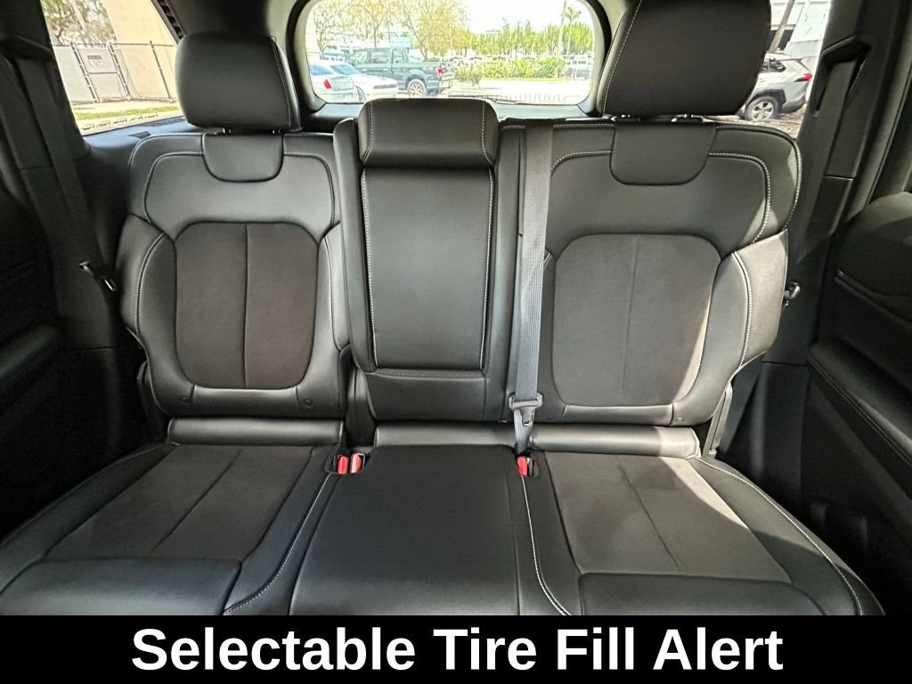 Certified 2024 Jeep Grand Cherokee Altitude AWD/4WD image 13