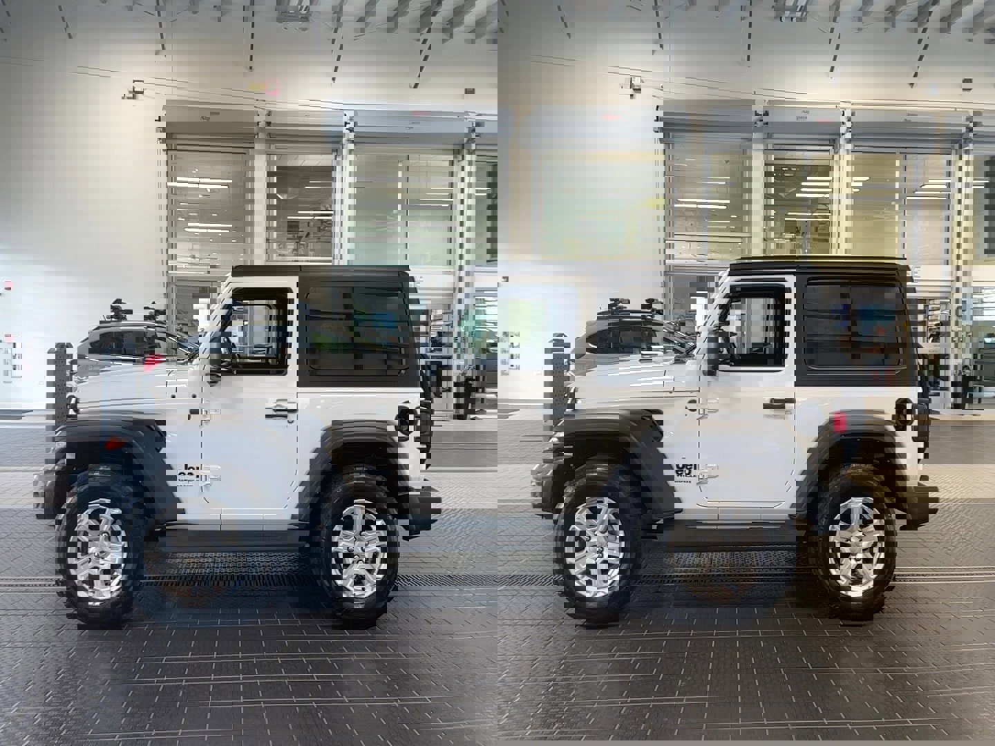 Used 2022 Jeep Wrangler Sport image 4