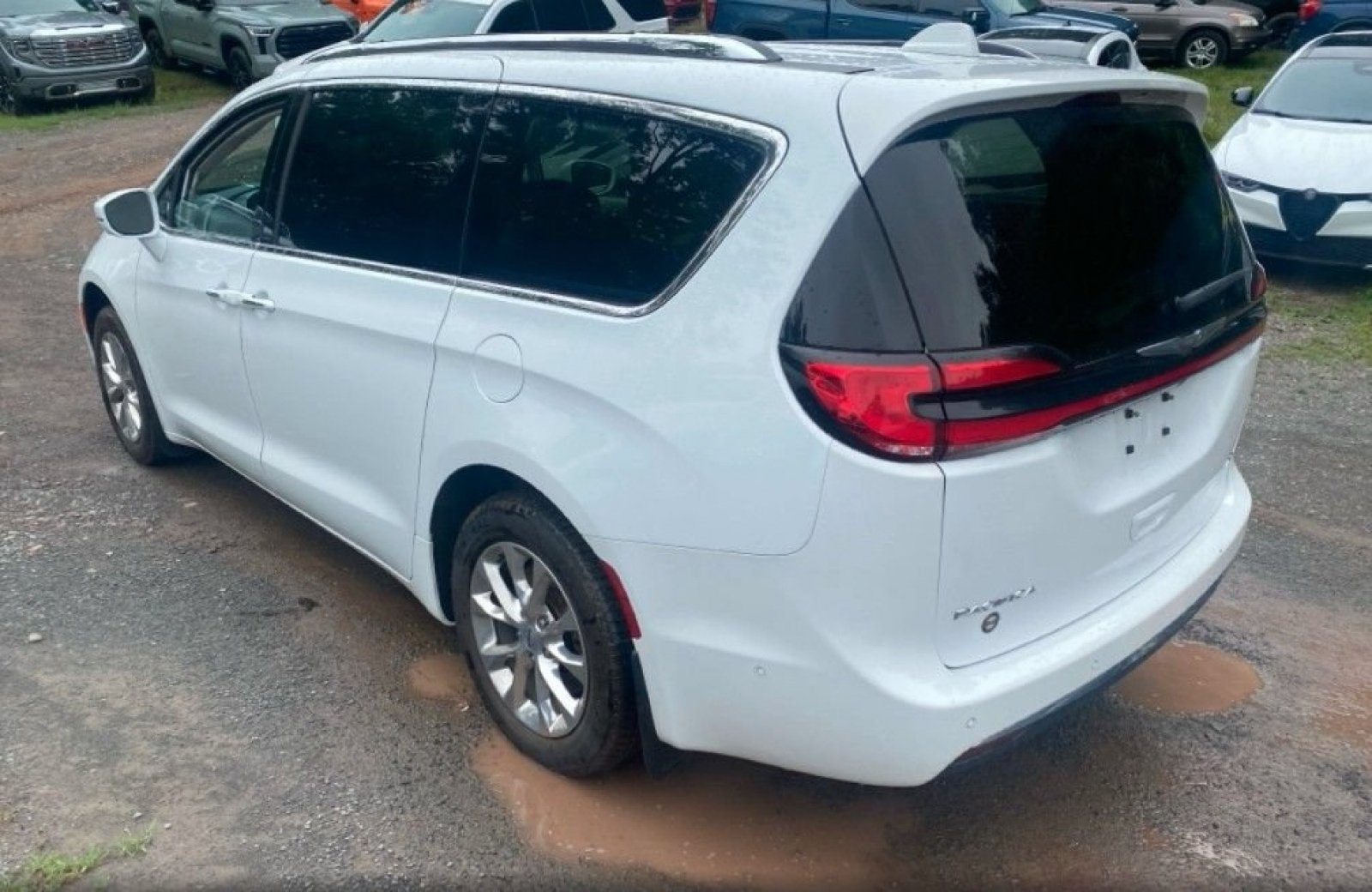 Used 2021 Chrysler Pacifica Touring-L w/ Premium & Safety Sphere Group AWD/4WD image 9
