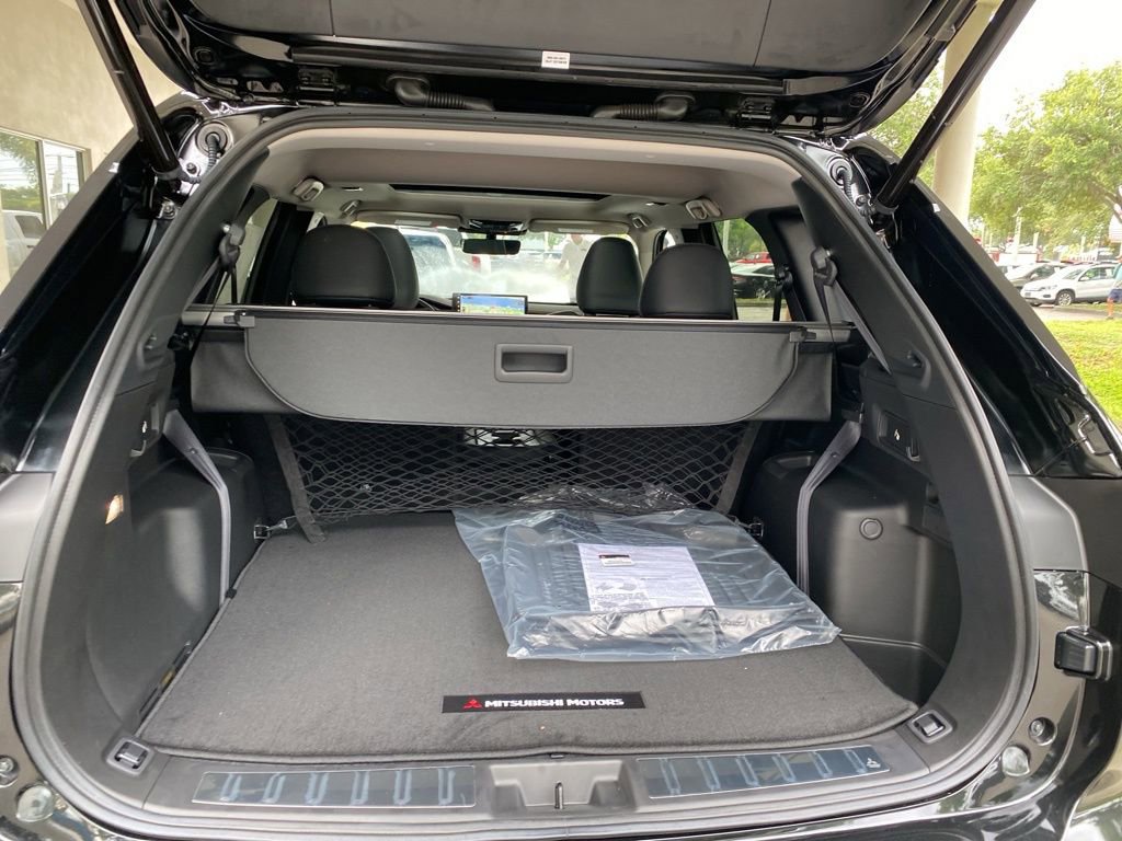 New 2025 Mitsubishi Outlander SE image 33