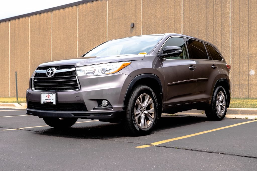 Used 2016 Toyota Highlander Plus AWD/4WD image 4