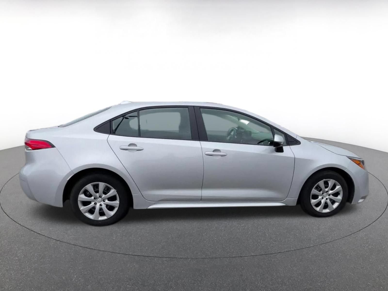 Used 2025 Toyota Corolla LE FWD image 16