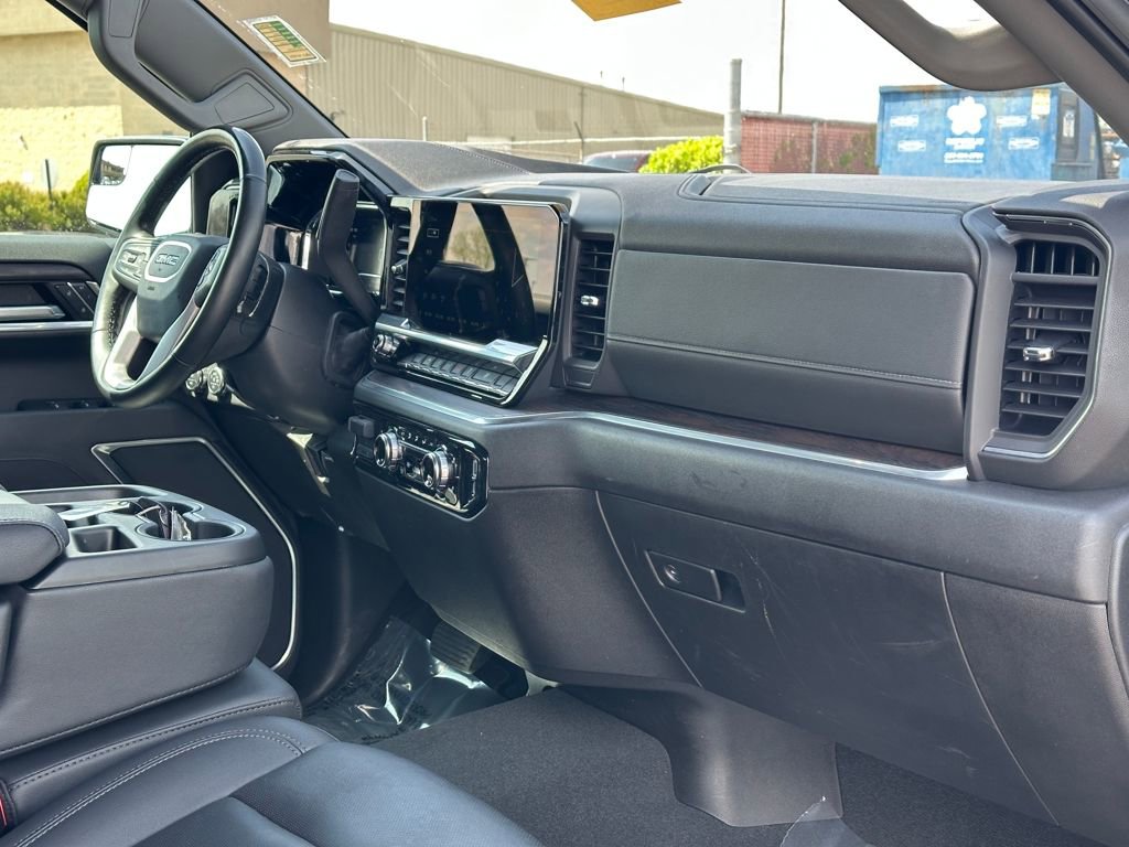 Certified 2025 GMC Sierra 1500 SLT image 16