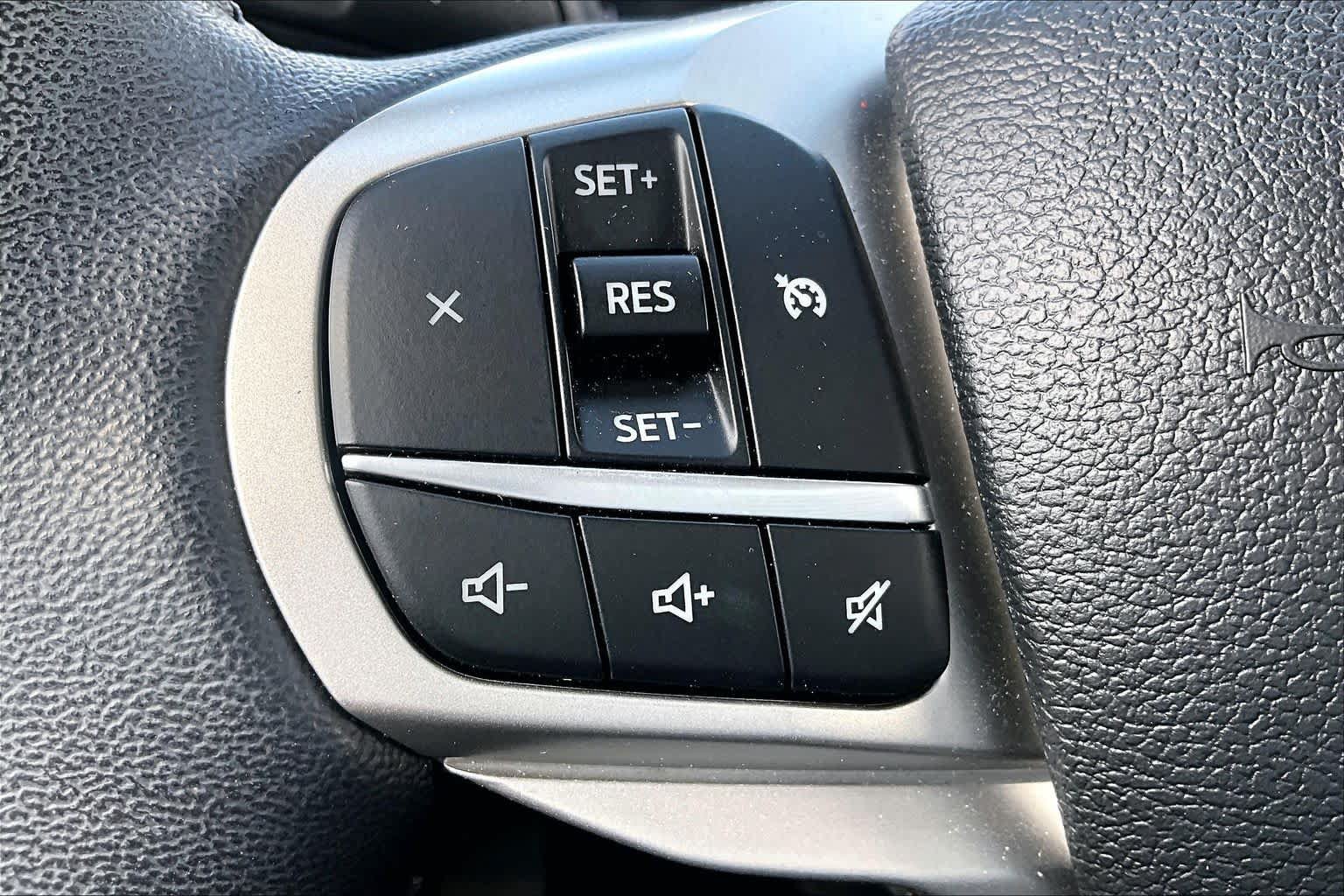 Used 2022 Ford Explorer XLT w/ Equipment Group 202A RWD image 23