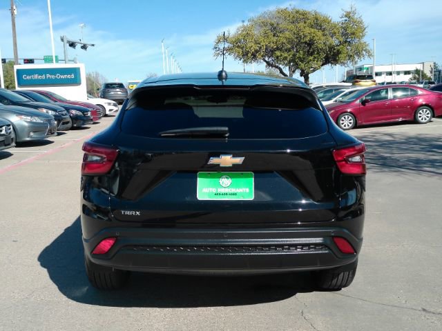 Used 2025 Chevrolet Trax LS w/ LS Convenience Package image 7