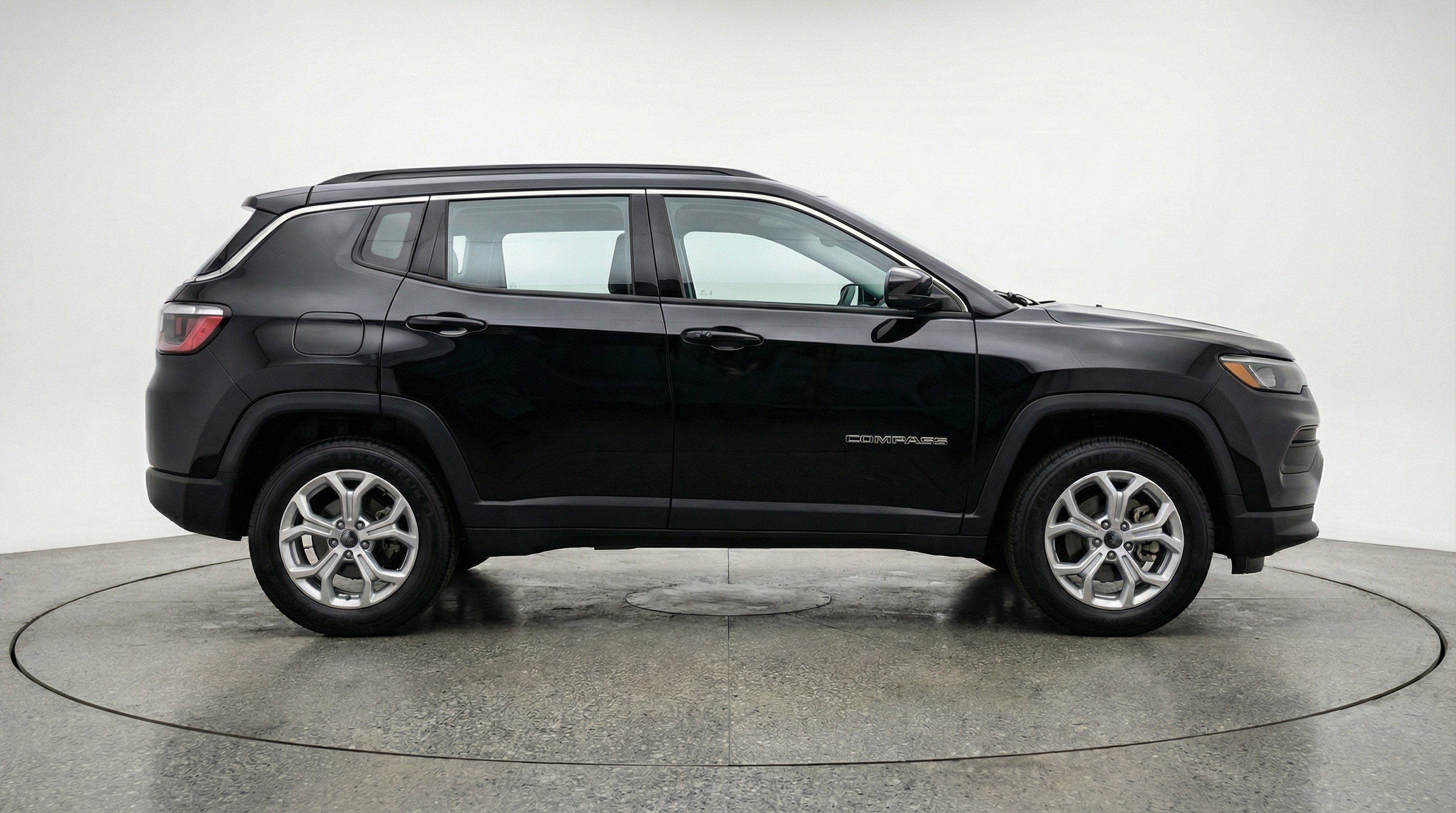 Used 2025 Jeep Compass Latitude image 11