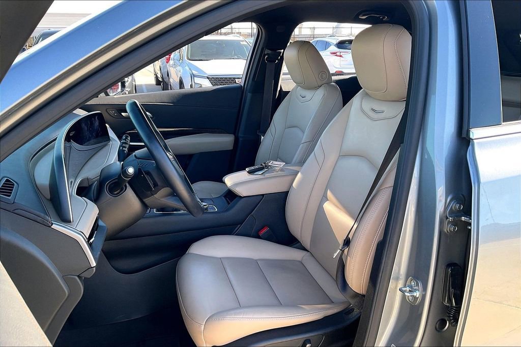 Used 2025 Cadillac XT4 Premium Luxury image 33