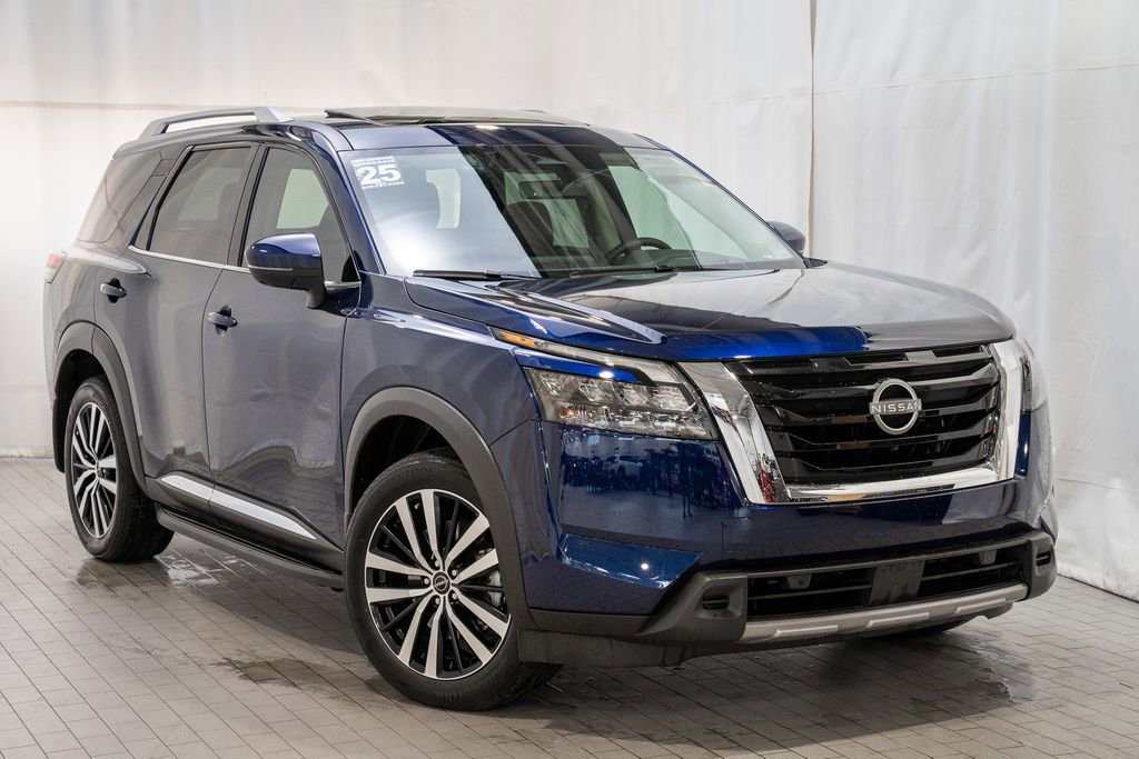 Certified 2025 Nissan Pathfinder Platinum image 1