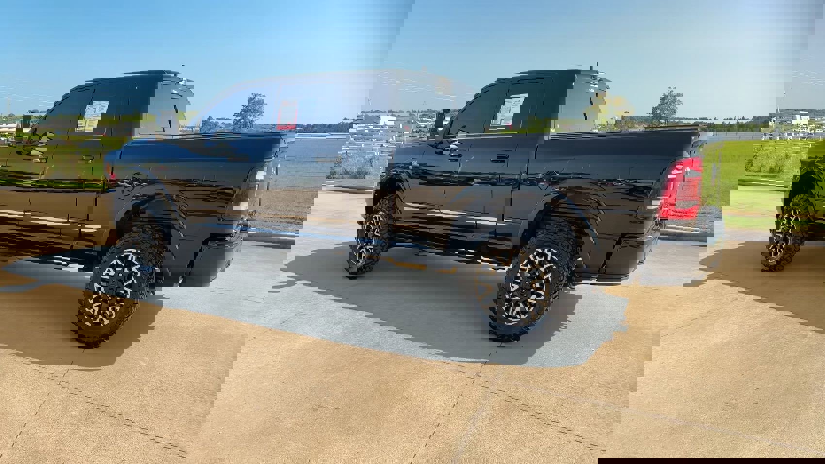 Used 2024 RAM 2500 Limited image 7