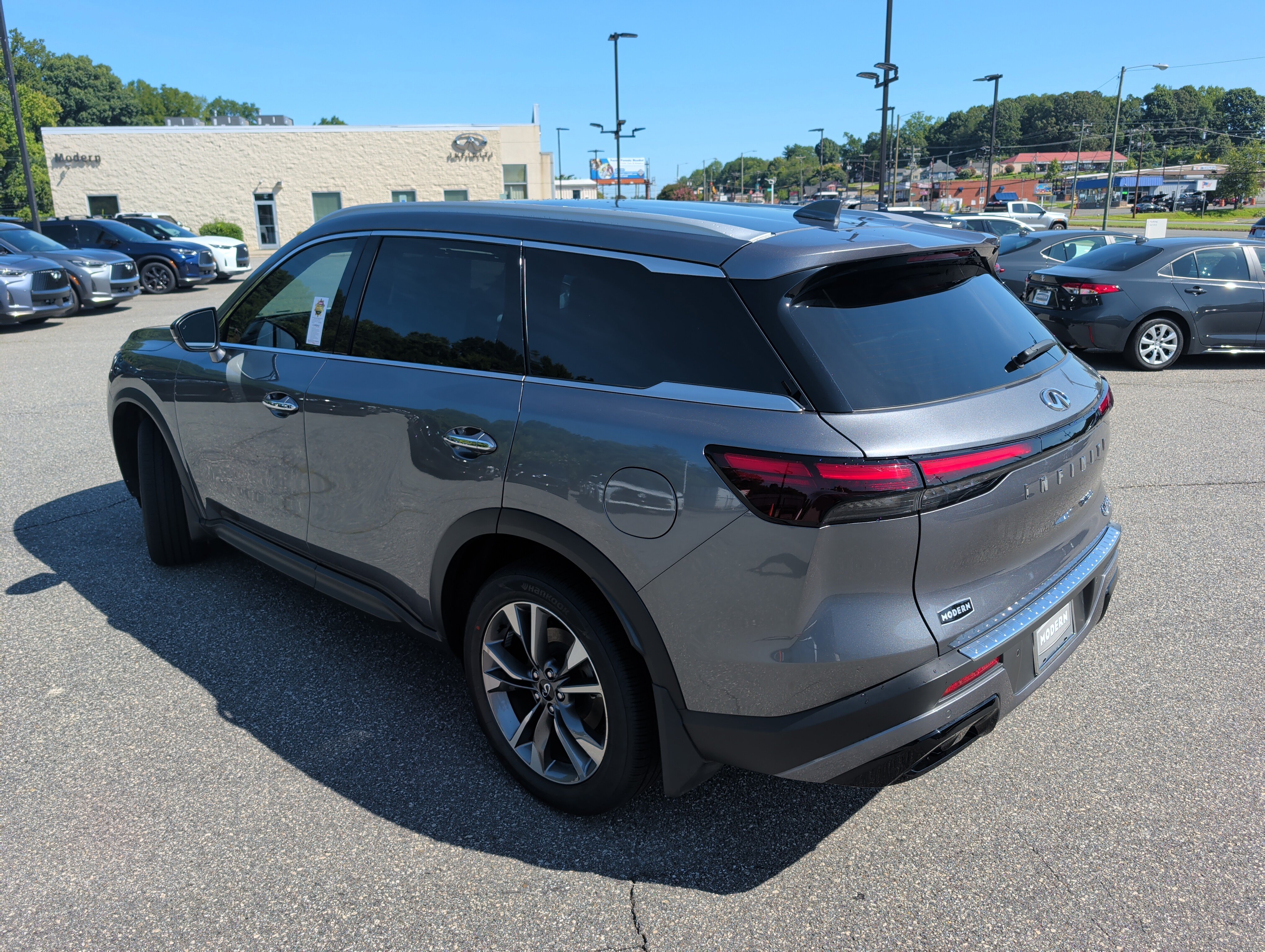 Used 2023 INFINITI QX60 Luxe w/ Cargo Package FWD image 5