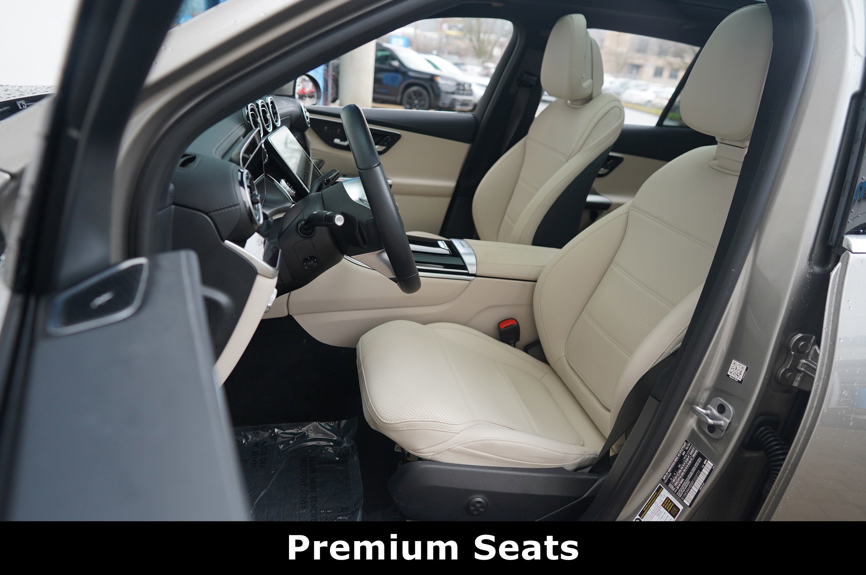 Used 2024 Mercedes-Benz GLC 300 4MATIC image 25